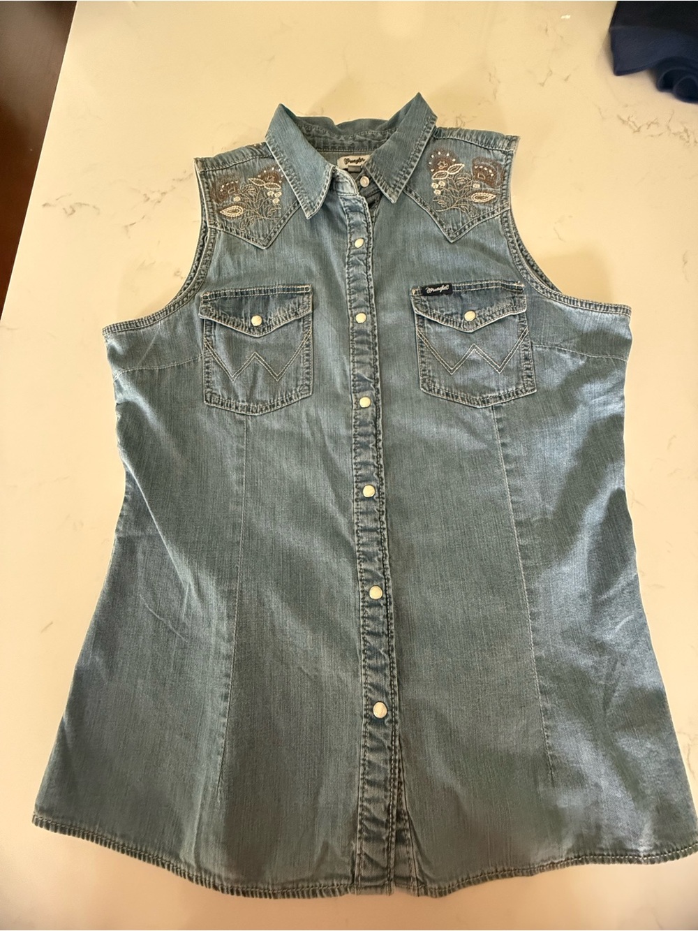 Wrangler Embroidered Western Denim Sleeveless Snap Shirt Horse Floral Rodeo Top